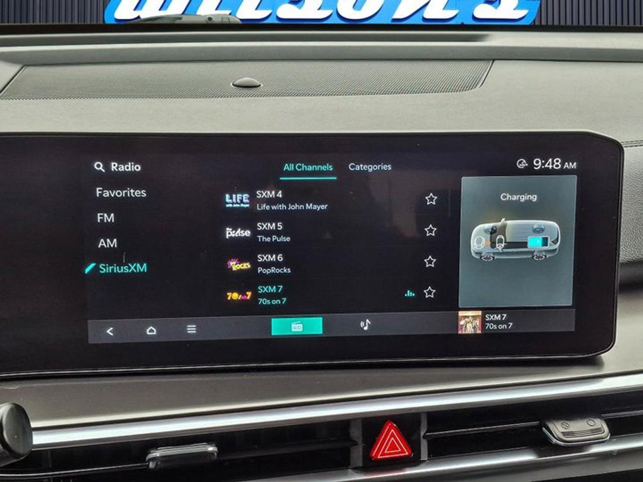 2025 Kia Sorento Hybrid EX AWD | Leather | Smart Cruise | Heated Wheel + Seats | Power Seat | Power Liftgate | and More ! Photo