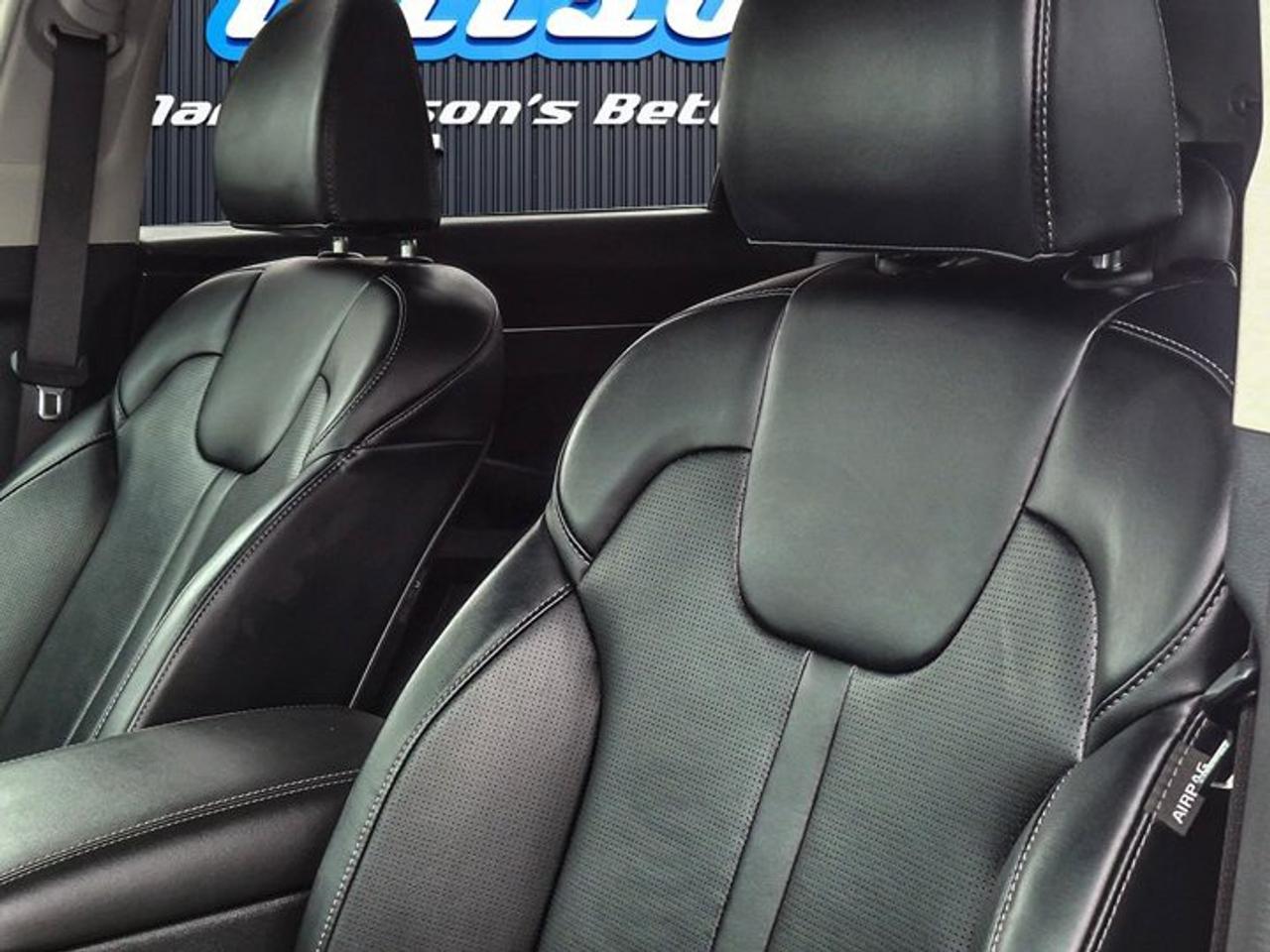 2025 Kia Sorento Hybrid EX AWD | Leather | Smart Cruise | Heated Wheel + Seats | Power Seat | Power Liftgate | and More ! Photo