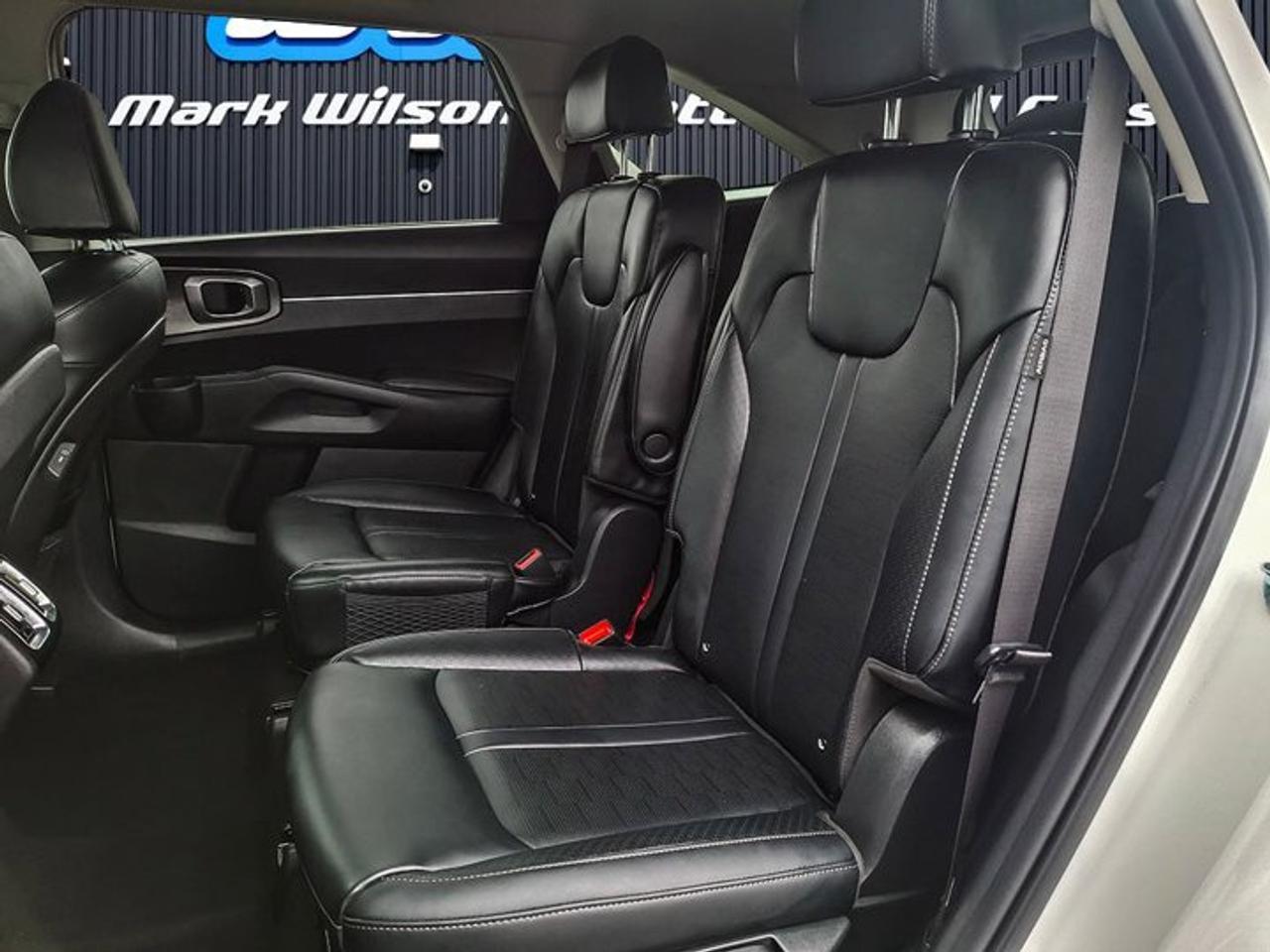 2025 Kia Sorento Hybrid EX AWD | Leather | Smart Cruise | Heated Wheel + Seats | Power Seat | Power Liftgate | and More ! Photo