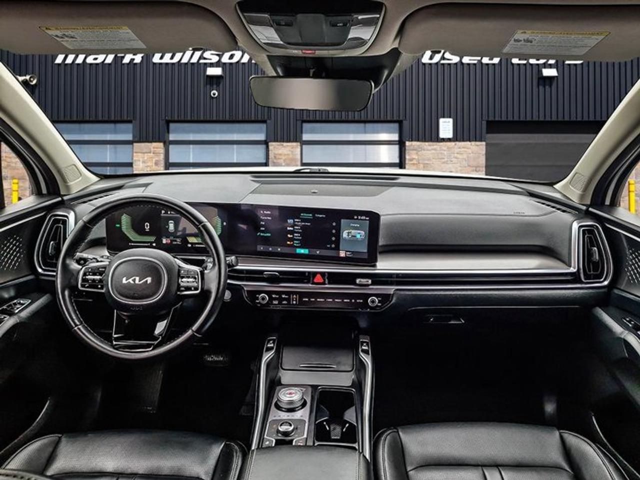 2025 Kia Sorento Hybrid EX AWD | Leather | Smart Cruise | Heated Wheel + Seats | Power Seat | Power Liftgate | and More ! Photo
