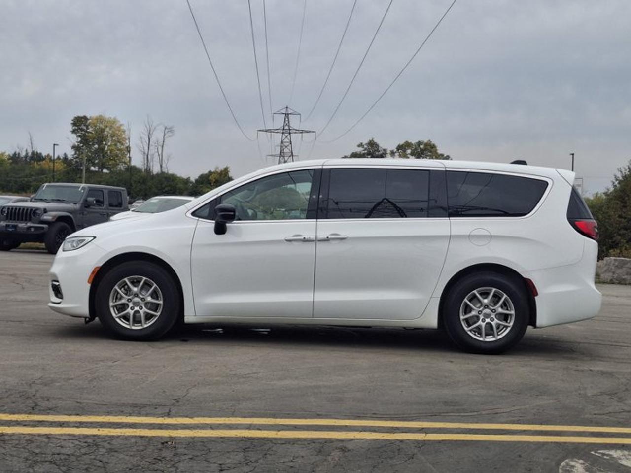 2024 Chrysler Pacifica Touring-L | Leather | Adaptive Cruise | Power Sliding Doors + Hatch | Heated Wheel + Seats and More! Photo