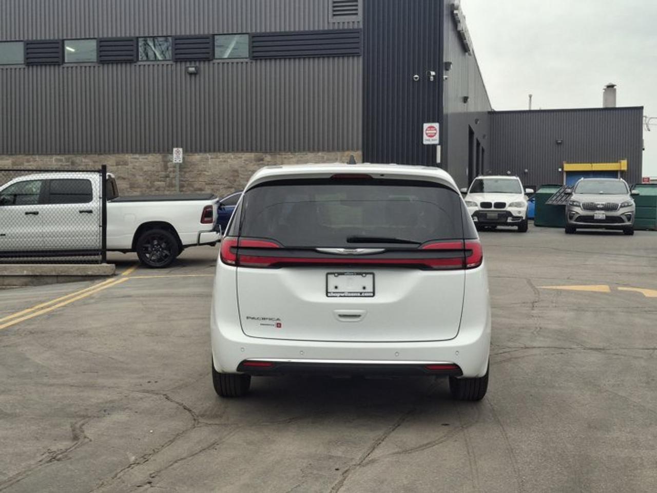 2024 Chrysler Pacifica Touring-L | Leather | Adaptive Cruise | Power Sliding Doors + Hatch | Heated Wheel + Seats and More! Photo