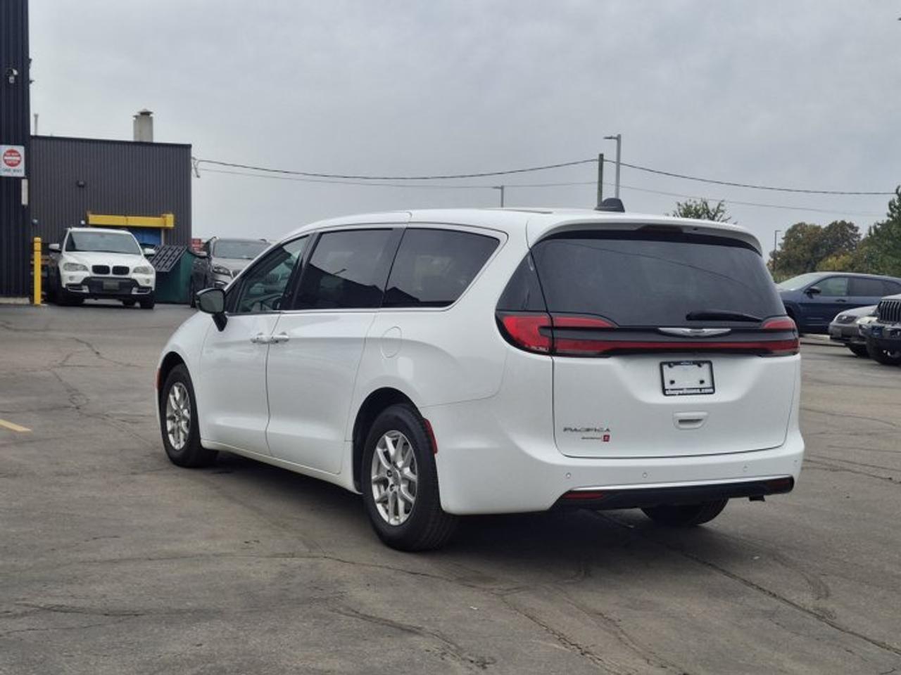 2024 Chrysler Pacifica Touring-L | Leather | Adaptive Cruise | Power Sliding Doors + Hatch | Heated Wheel + Seats and More! Photo