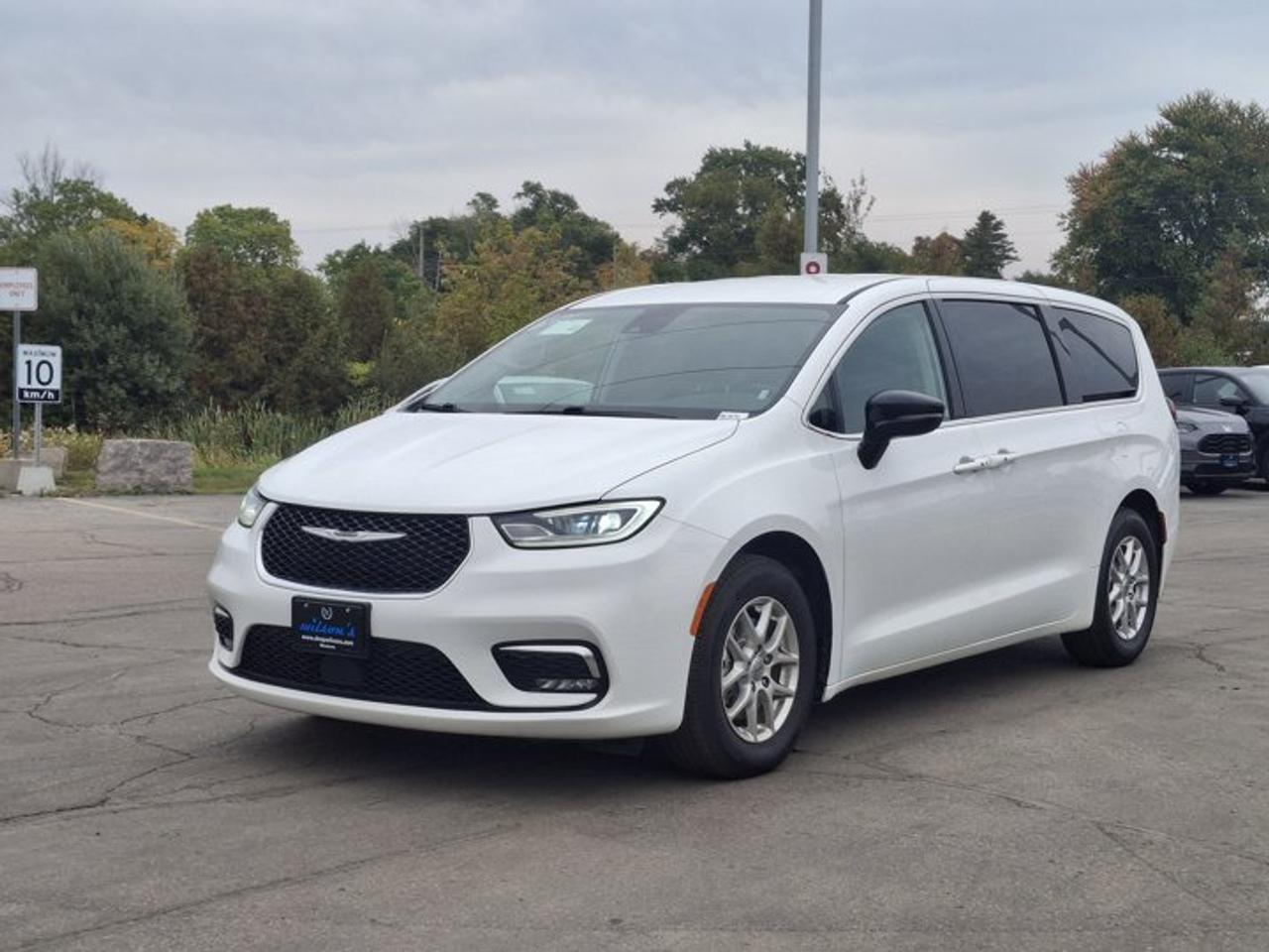 2024 Chrysler Pacifica Touring-L | Leather | Adaptive Cruise | Power Sliding Doors + Hatch | Heated Wheel + Seats and More! Photo0