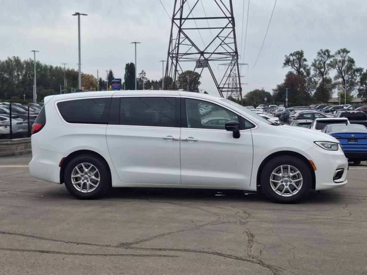 2024 Chrysler Pacifica Touring-L | Leather | Adaptive Cruise | Power Sliding Doors + Hatch | Heated Wheel + Seats and More! Photo