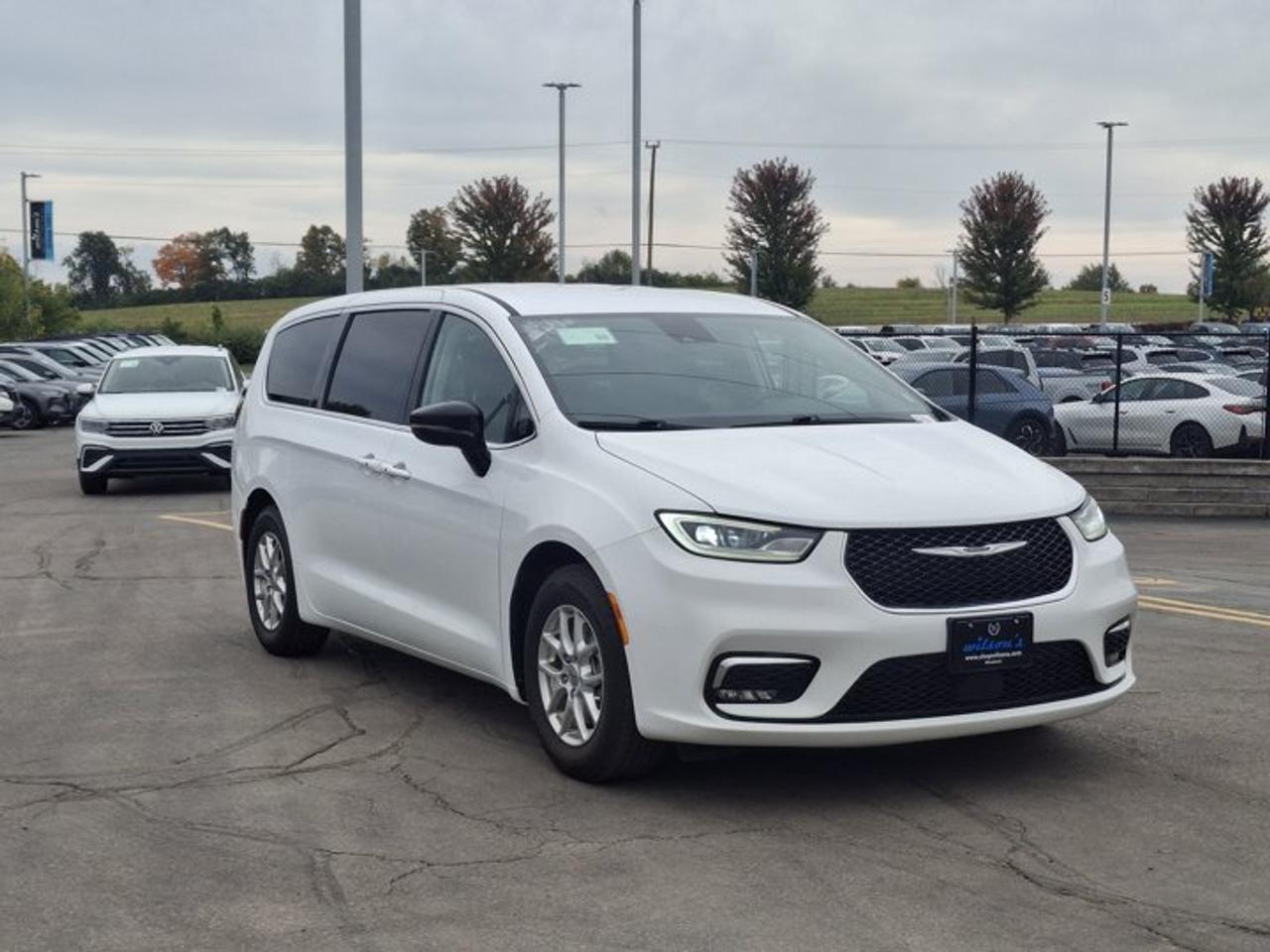 2024 Chrysler Pacifica Touring-L | Leather | Adaptive Cruise | Power Sliding Doors + Hatch | Heated Wheel + Seats and More! Photo