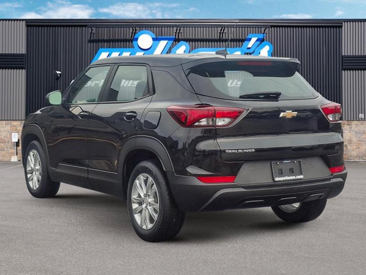 2023 Chevrolet TrailBlazer LS | Air Conditioning | Lane Keep Assist | Reverse Camera | Apple Carplay + Android Auto | and More! Photo2