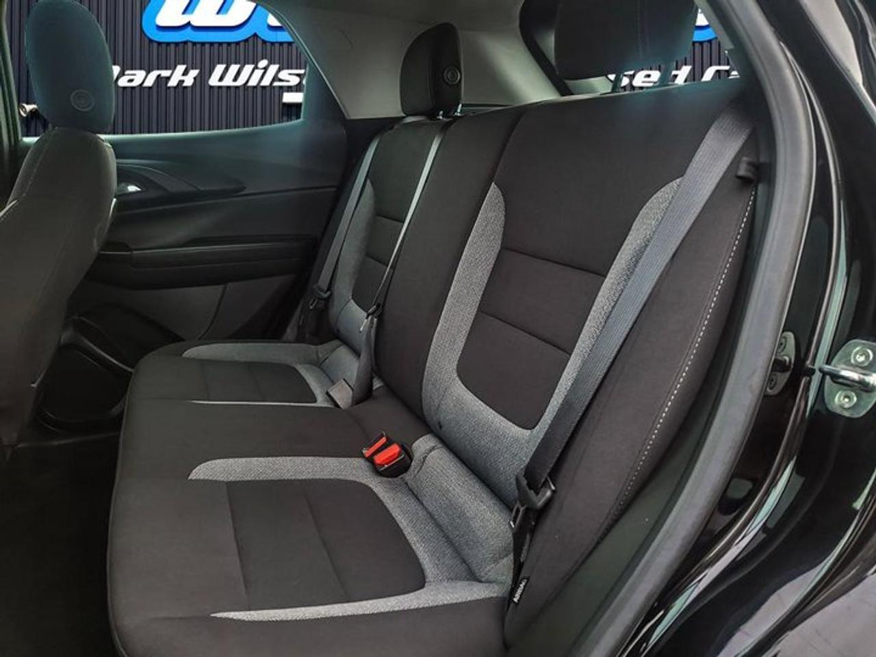 2023 Chevrolet TrailBlazer LS | Air Conditioning | Lane Keep Assist | Reverse Camera | Apple Carplay + Android Auto | and More! Photo