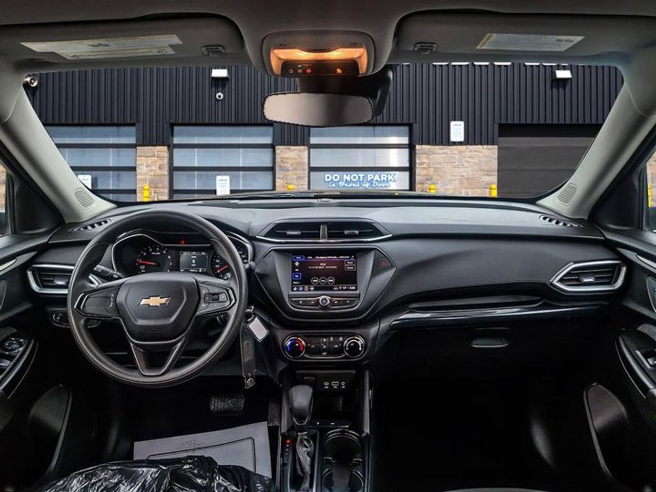 2023 Chevrolet TrailBlazer LS | Air Conditioning | Lane Keep Assist | Reverse Camera | Apple Carplay + Android Auto | and More! Photo