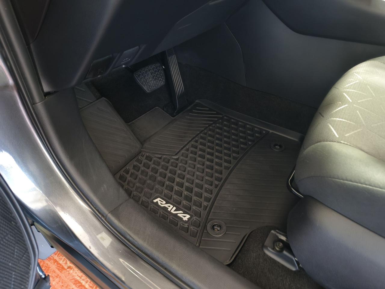 2023 Toyota RAV4 LE Photo