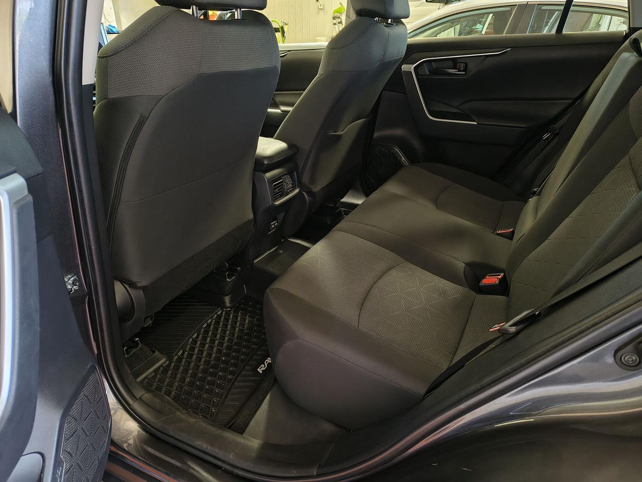 2023 Toyota RAV4 LE Photo0