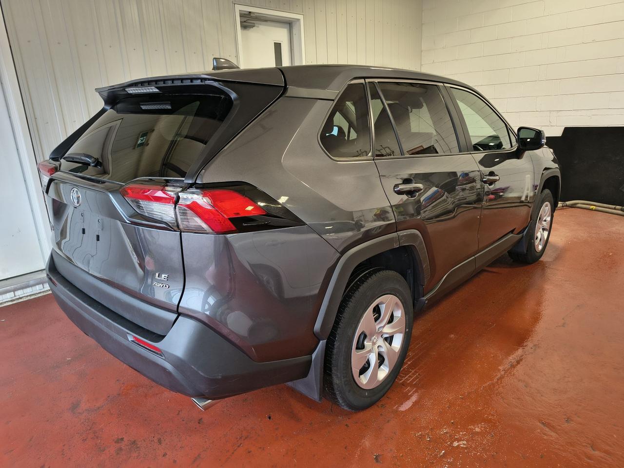 2023 Toyota RAV4 LE Photo0