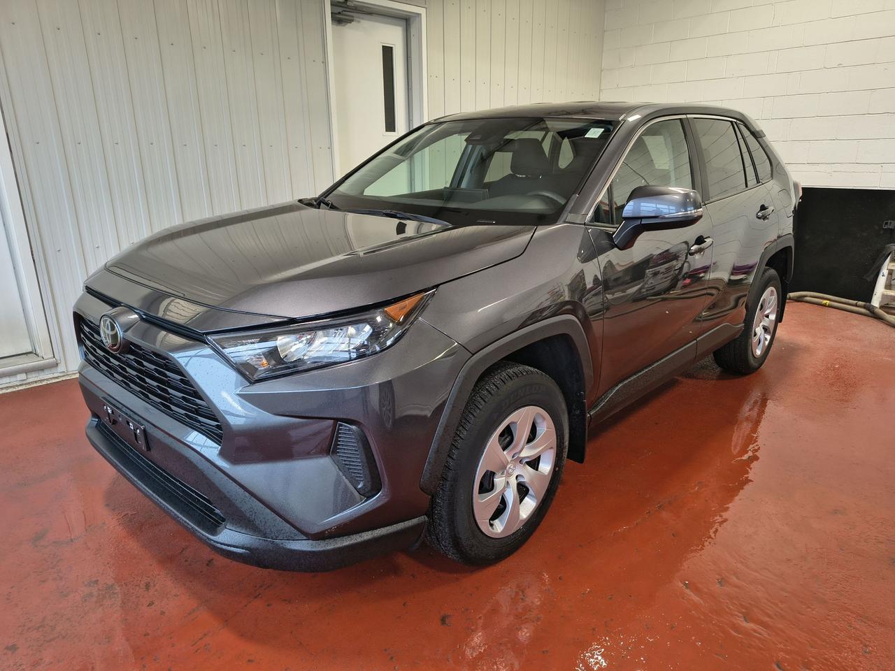 2023 Toyota RAV4 LE Photo0