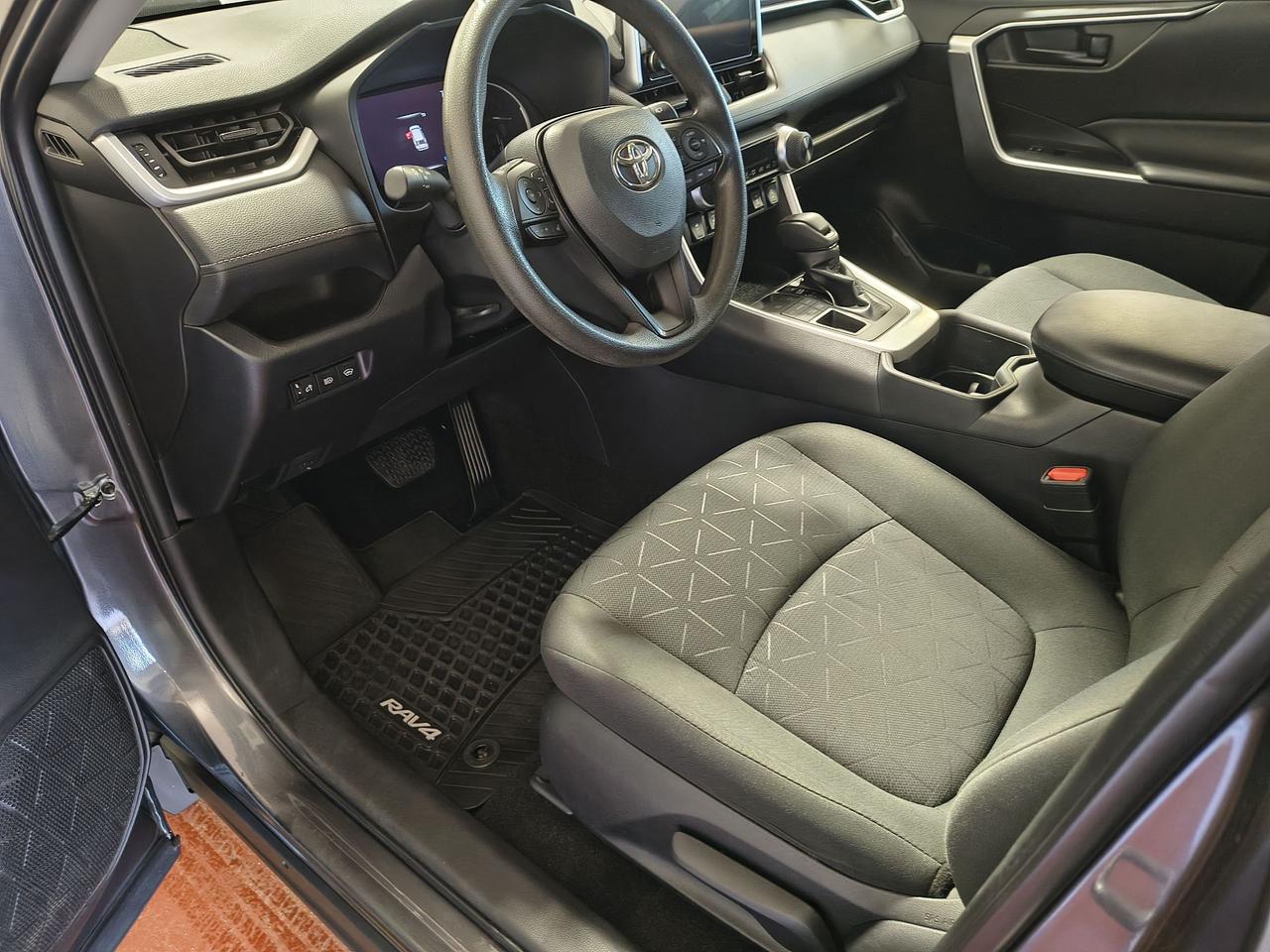 2023 Toyota RAV4 LE Photo0