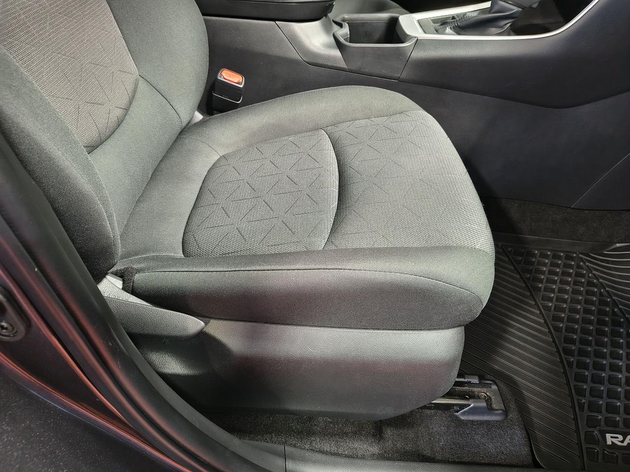 2023 Toyota RAV4 LE Photo