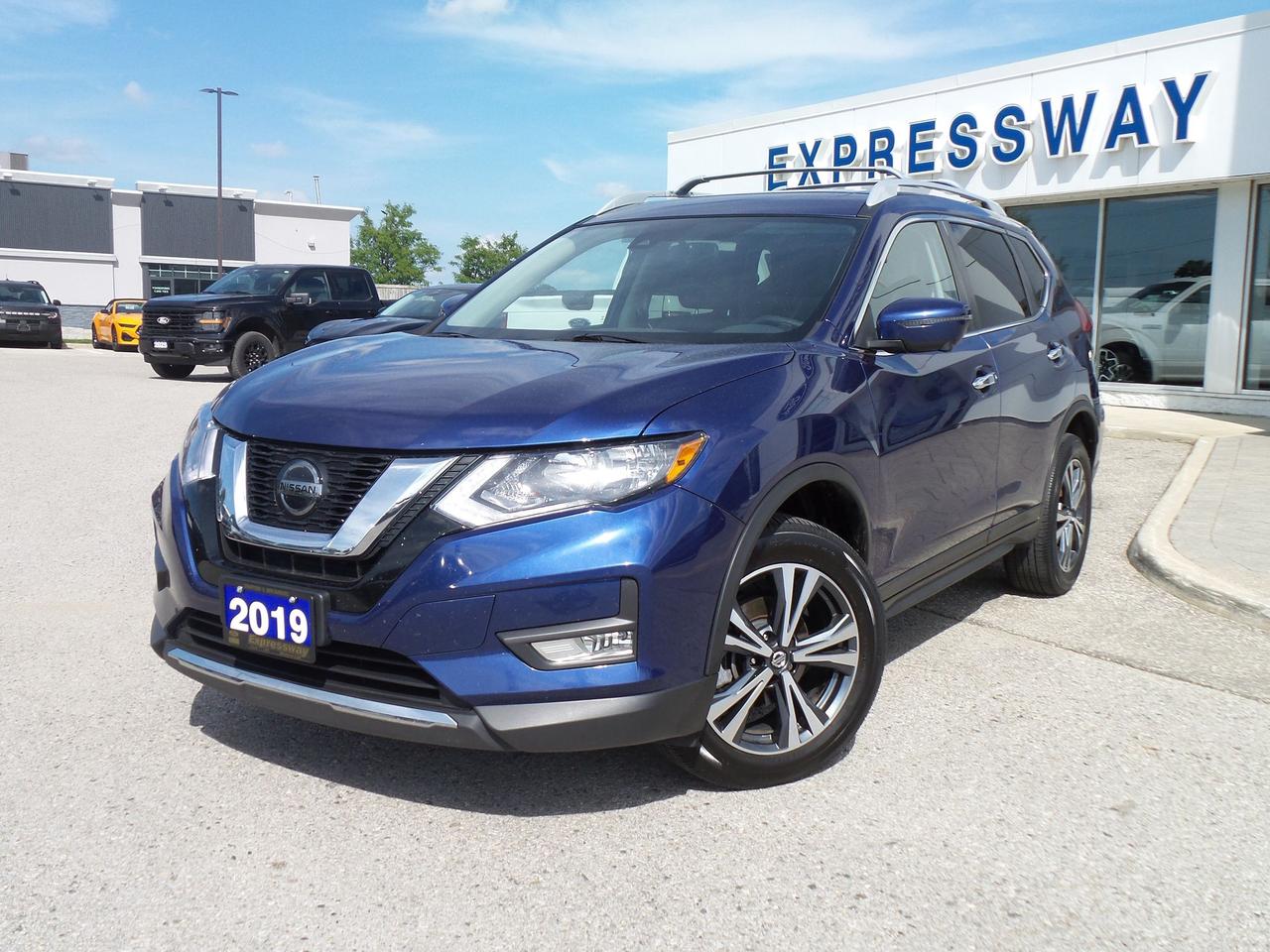 Used 2019 Nissan Rogue SV! AWD, MOONROOF, HEATED WHEEL AND SEATS! LOCAL! for sale in Stratford, ON