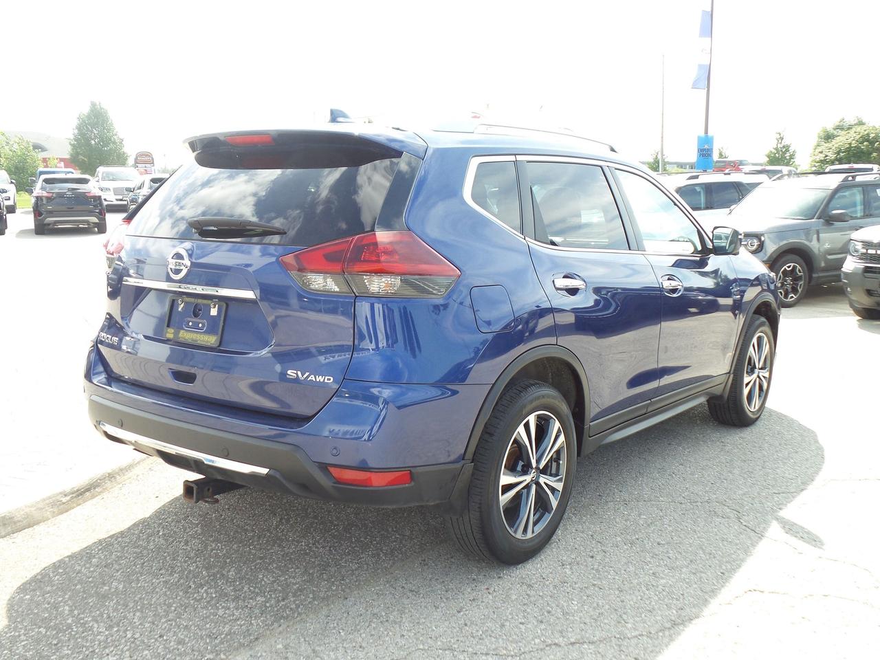 2019 Nissan Rogue SV! AWD, MOONROOF, HEATED WHEEL AND SEATS! LOCAL! Photo4