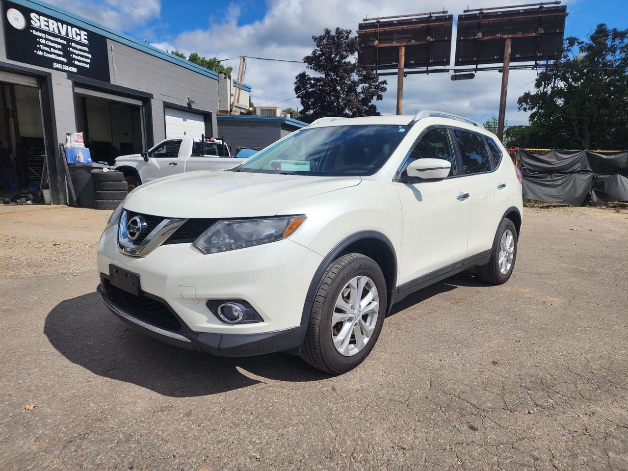 2016 Nissan Rogue SV l Clean Carfax l No Accidents l AWD l Low KMS - Photo #1