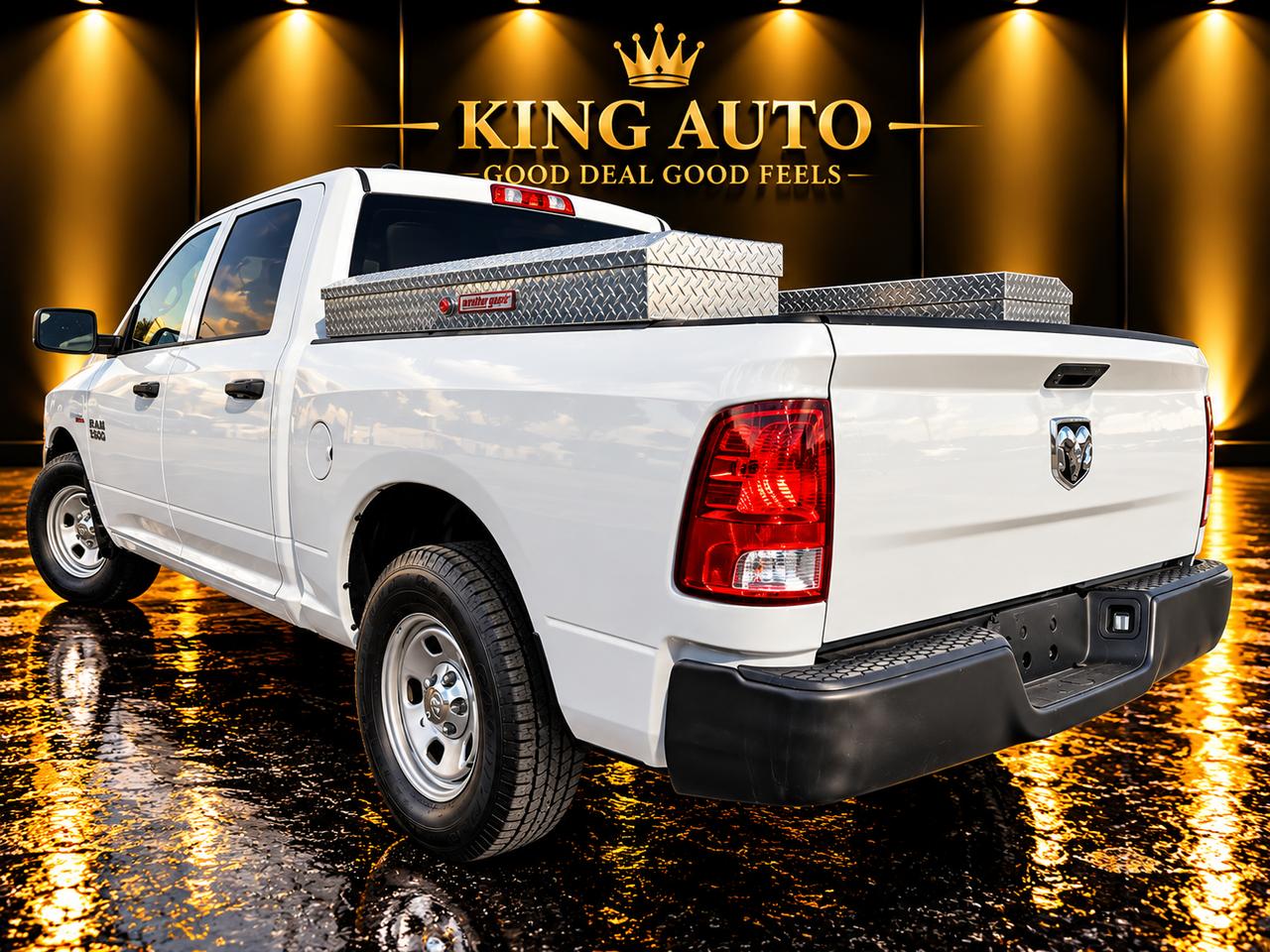 2022 RAM 1500 Classic TRADESMAN Photo2