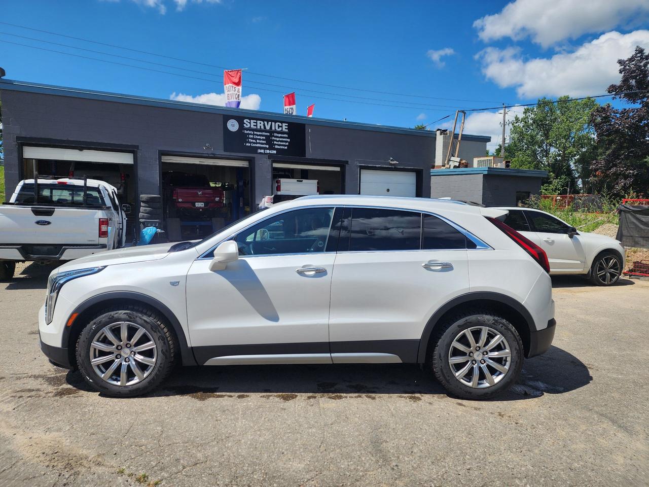 2020 Cadillac XT4 Premium Luxury l AWD l Clean Carfax l No Accidents Photo3