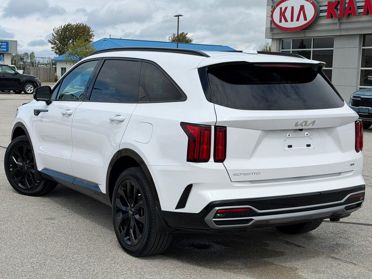 2023 Kia Sorento SX Photo2