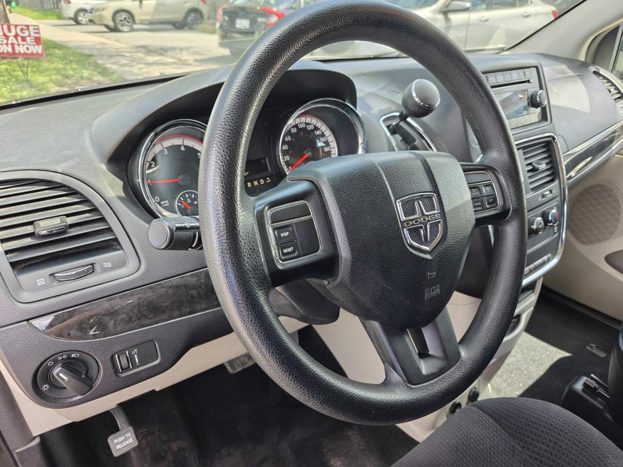 2014 Dodge Grand Caravan SE/SXT Passenger Van Photo5