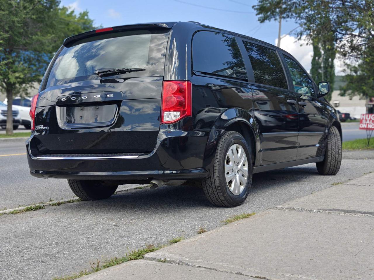 2014 Dodge Grand Caravan SE/SXT Passenger Van Photo