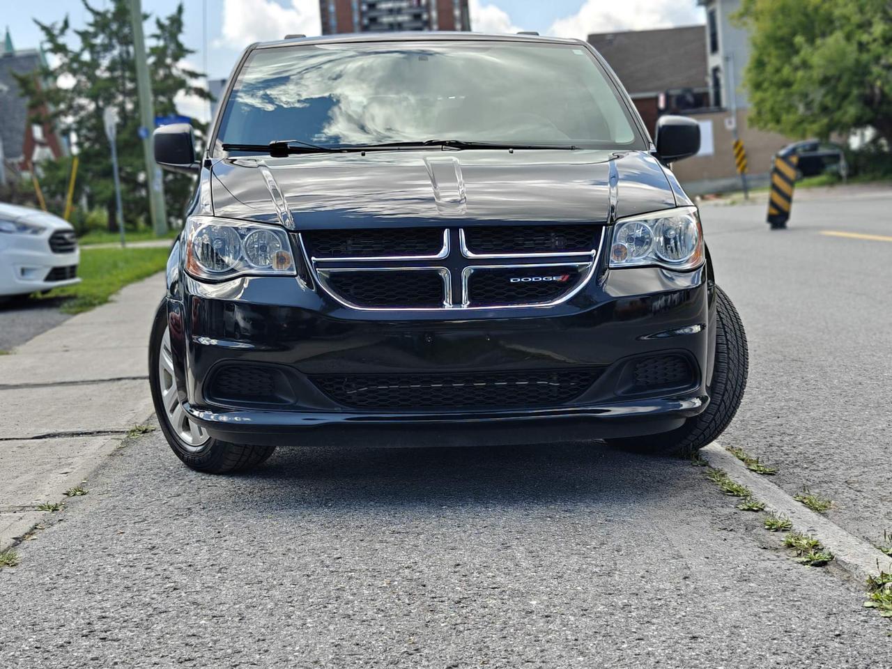 2014 Dodge Grand Caravan SE/SXT Passenger Van Photo