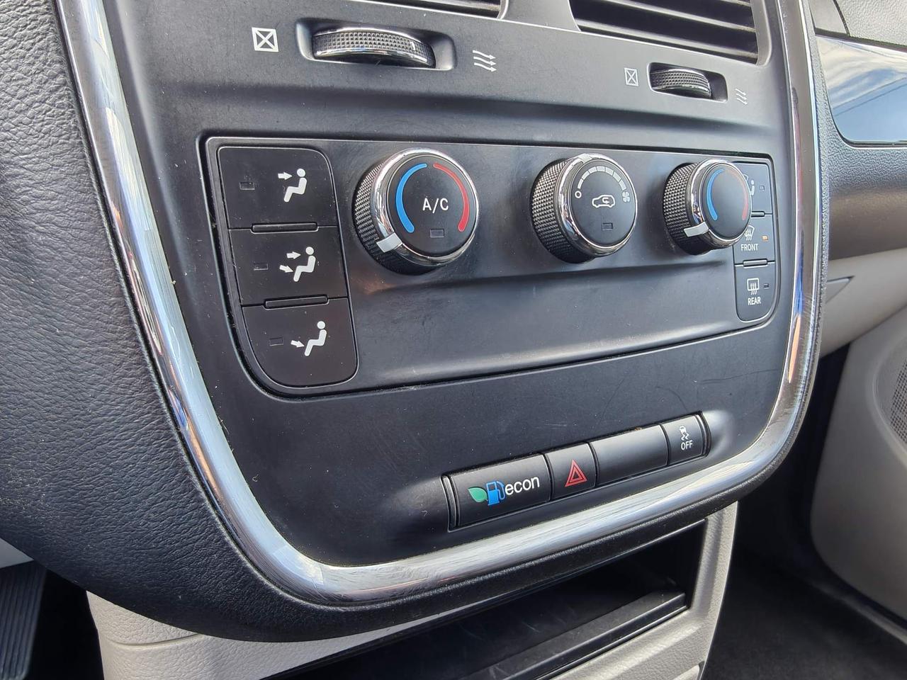 2014 Dodge Grand Caravan SE/SXT Passenger Van Photo