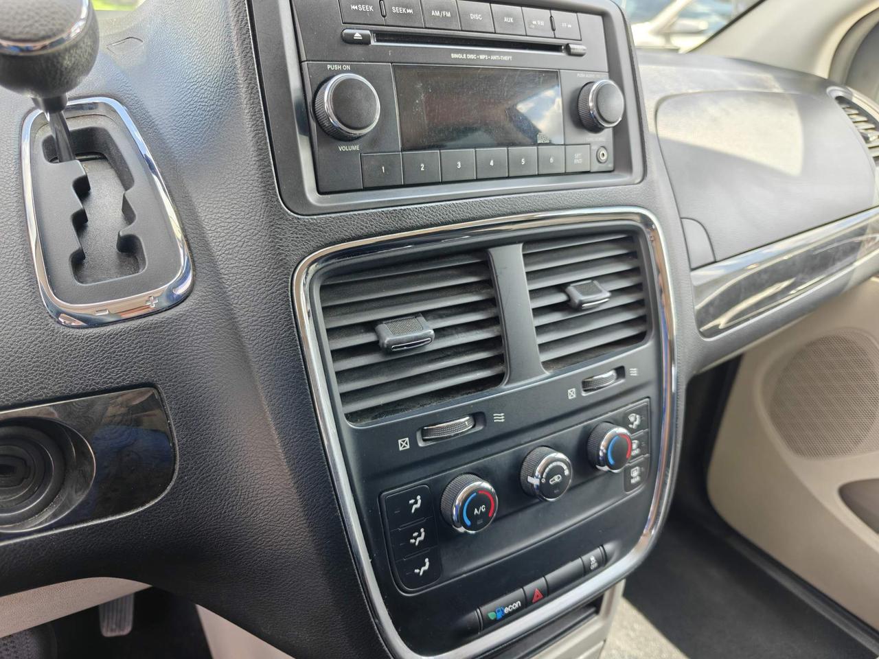 2014 Dodge Grand Caravan SE/SXT Passenger Van Photo