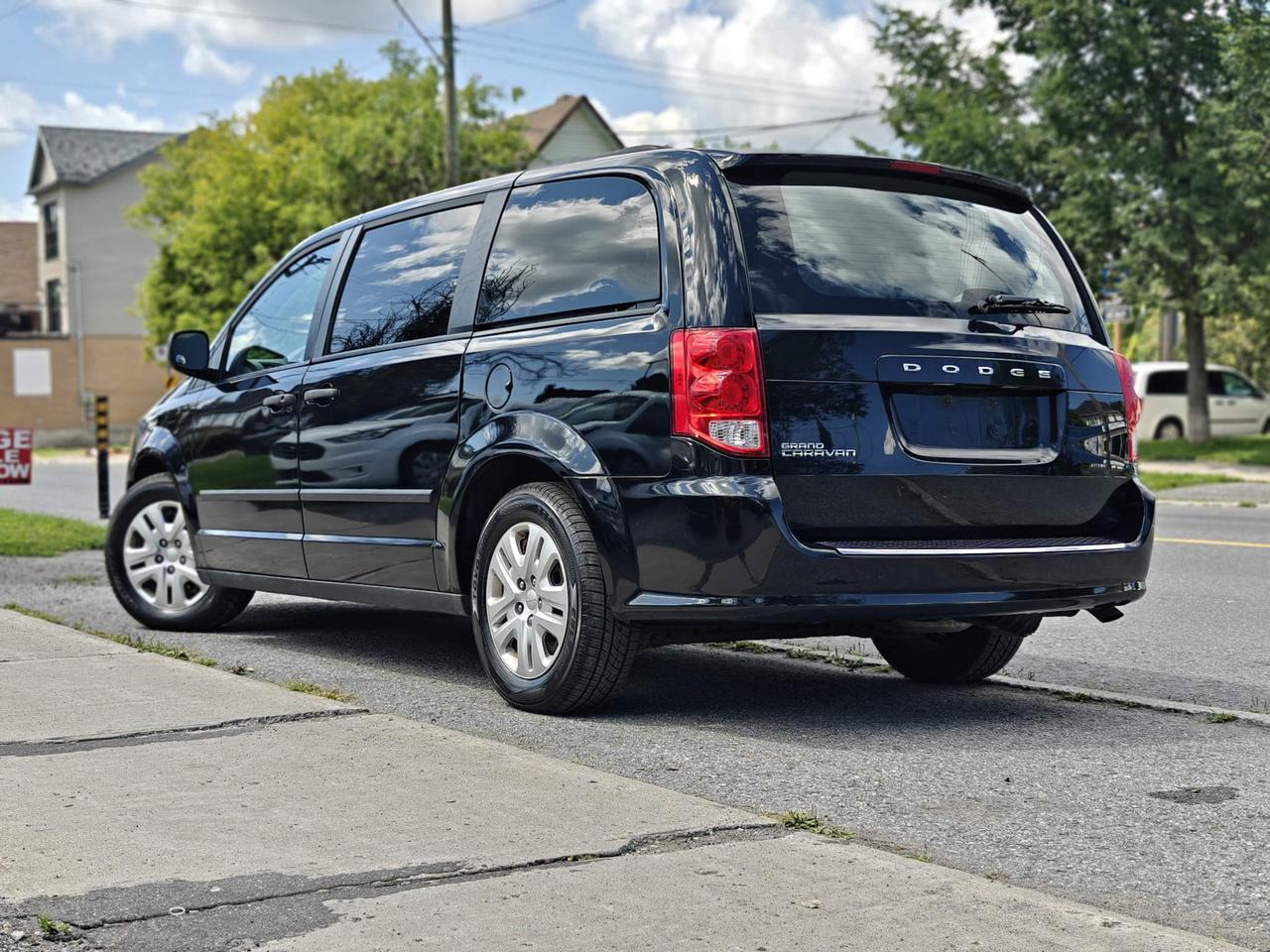 2014 Dodge Grand Caravan SE/SXT Passenger Van Photo