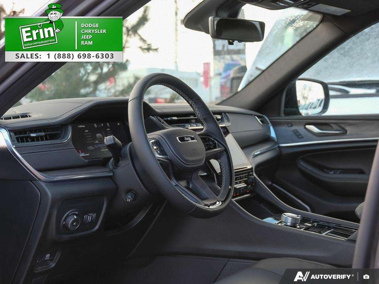 2025 Jeep Grand Cherokee OVERLAND 4X4 Photo