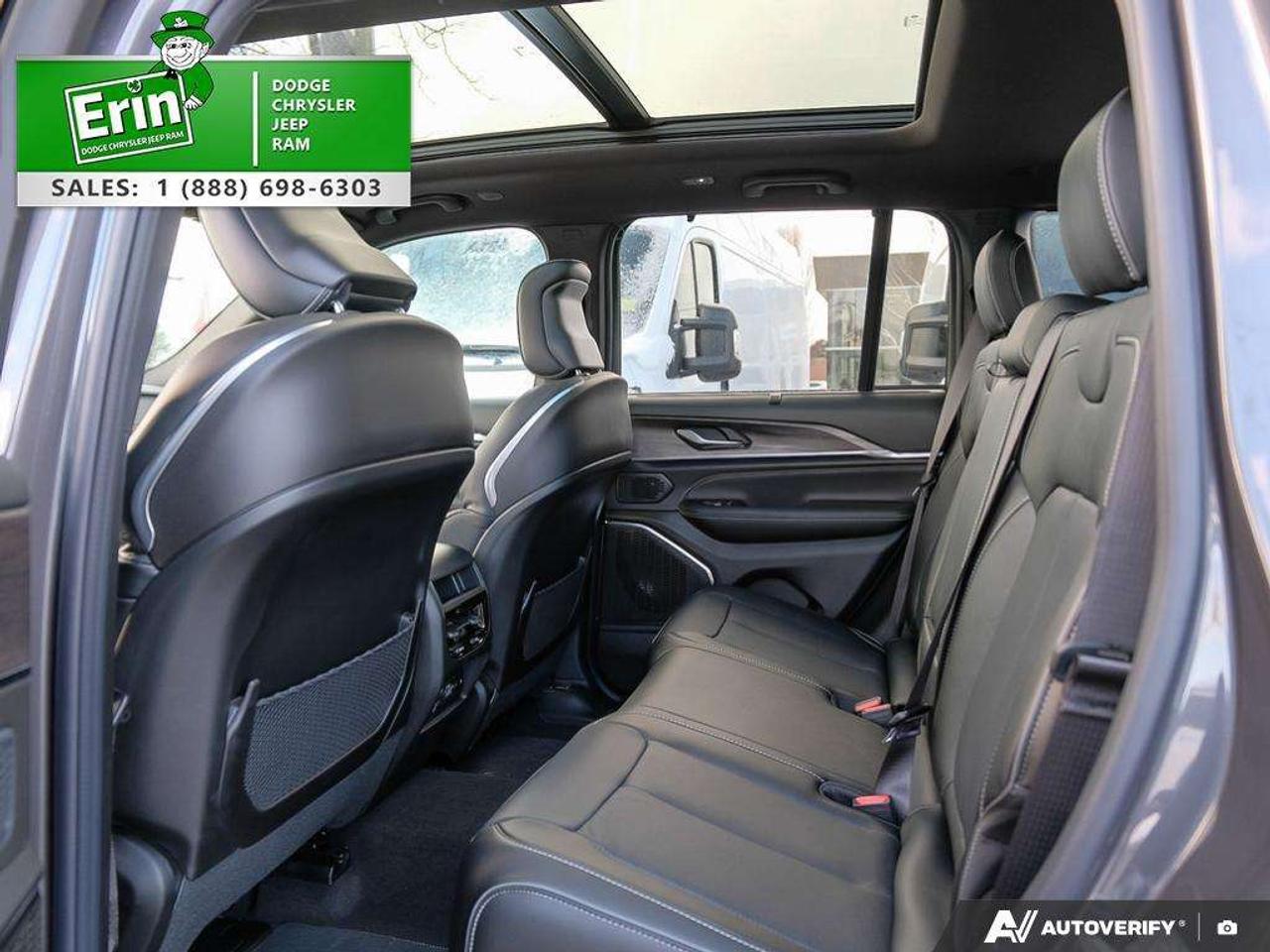 2025 Jeep Grand Cherokee OVERLAND 4X4 Photo