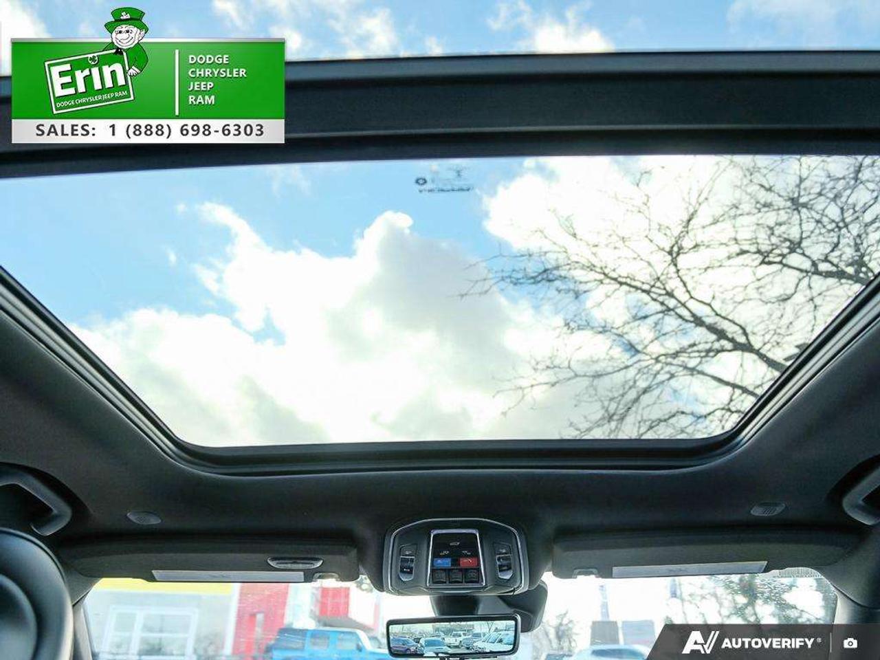 2025 Jeep Grand Cherokee OVERLAND 4X4 Photo