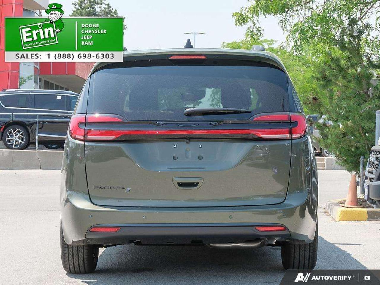 2027 Chrysler Pacifica Select FWD Photo