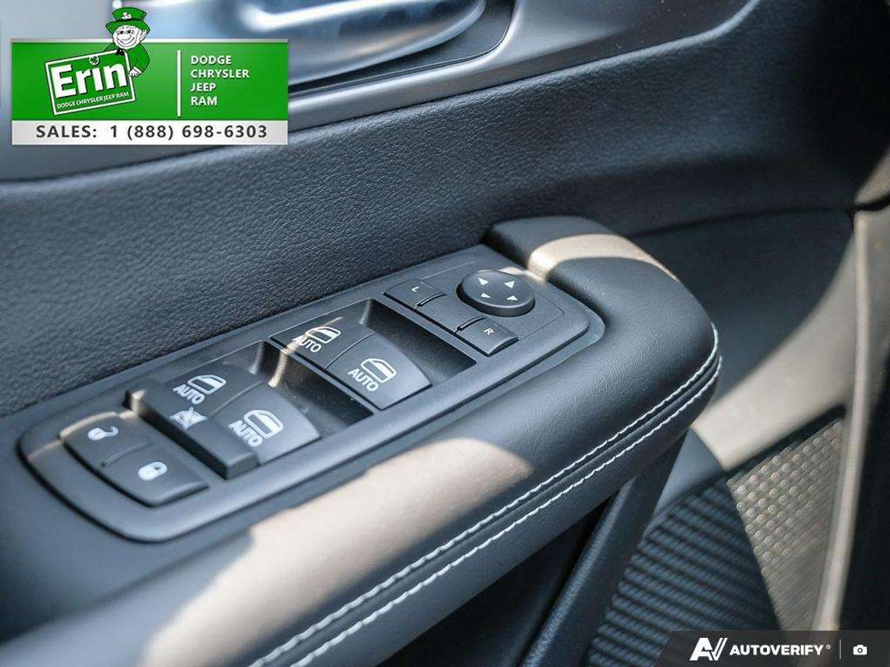 2027 Chrysler Pacifica Select FWD Photo