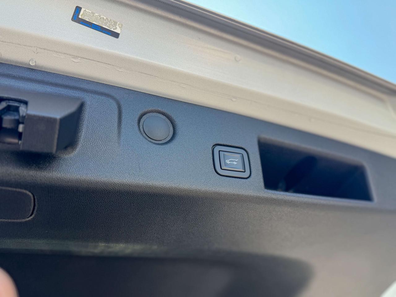 2018 Chevrolet Equinox Premier/1 OWNER/LOW KM/NAVI/BSM/ACC/PANO/CAMERA Photo