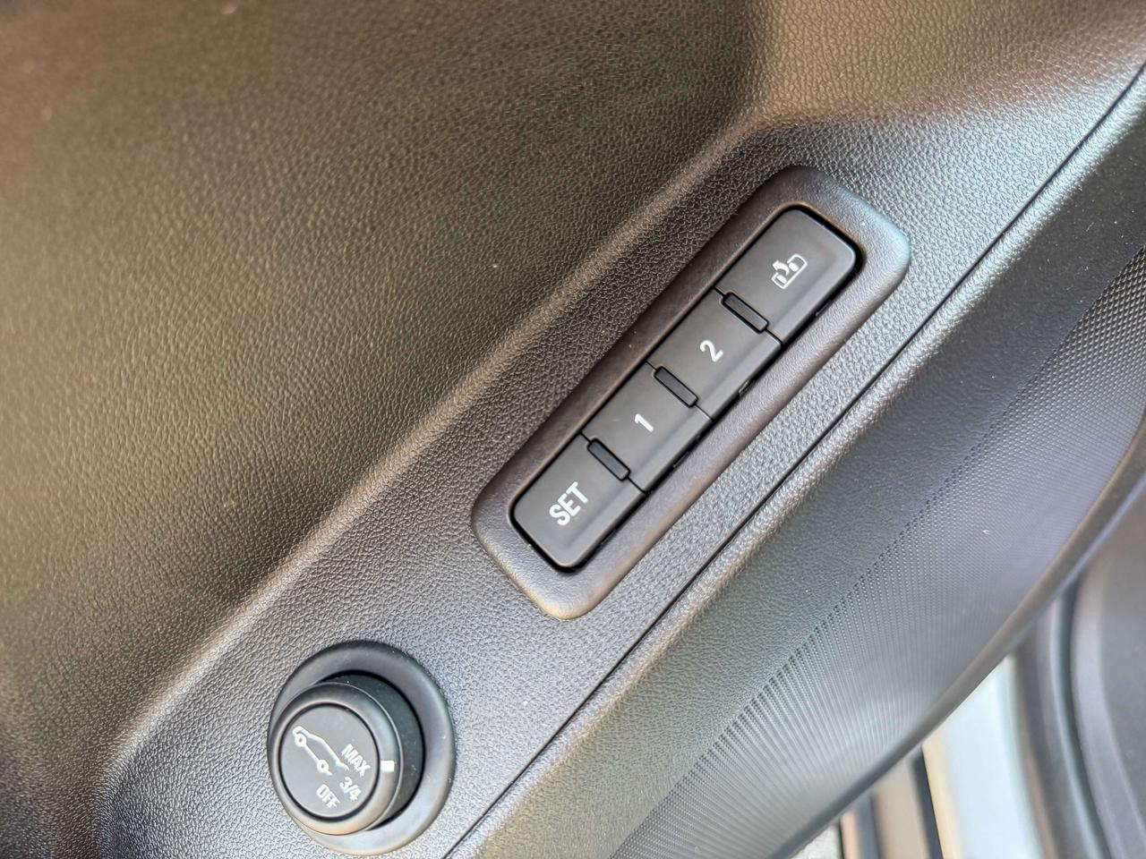 2018 Chevrolet Equinox Premier/1 OWNER/LOW KM/NAVI/BSM/ACC/PANO/CAMERA Photo