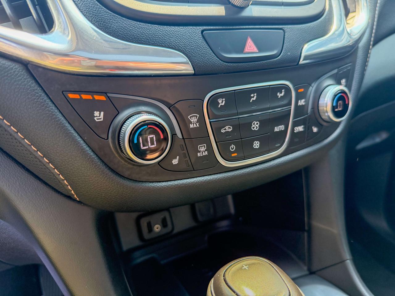 2018 Chevrolet Equinox Premier/1 OWNER/LOW KM/NAVI/BSM/ACC/PANO/CAMERA Photo