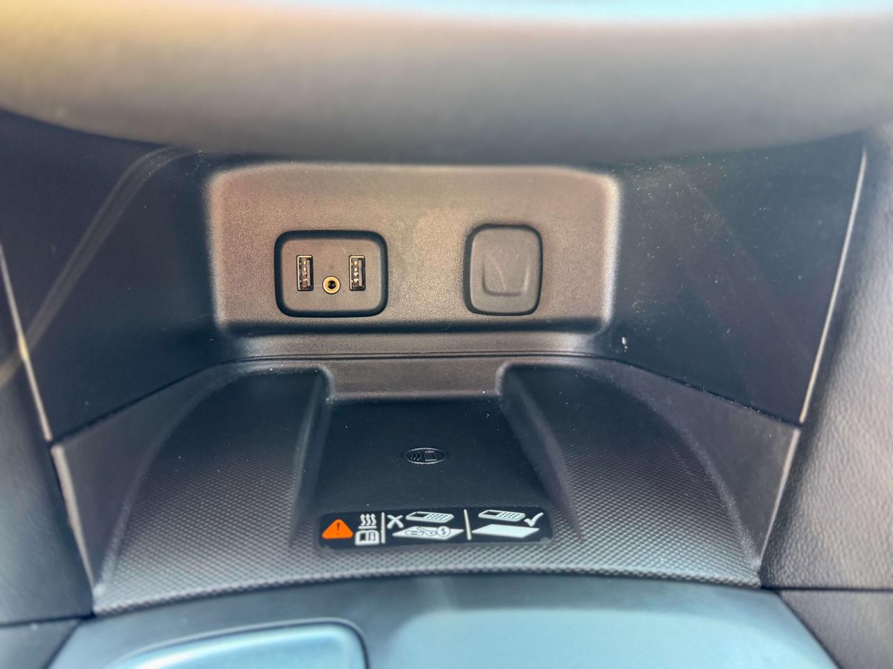 2018 Chevrolet Equinox Premier/1 OWNER/LOW KM/NAVI/BSM/ACC/PANO/CAMERA Photo