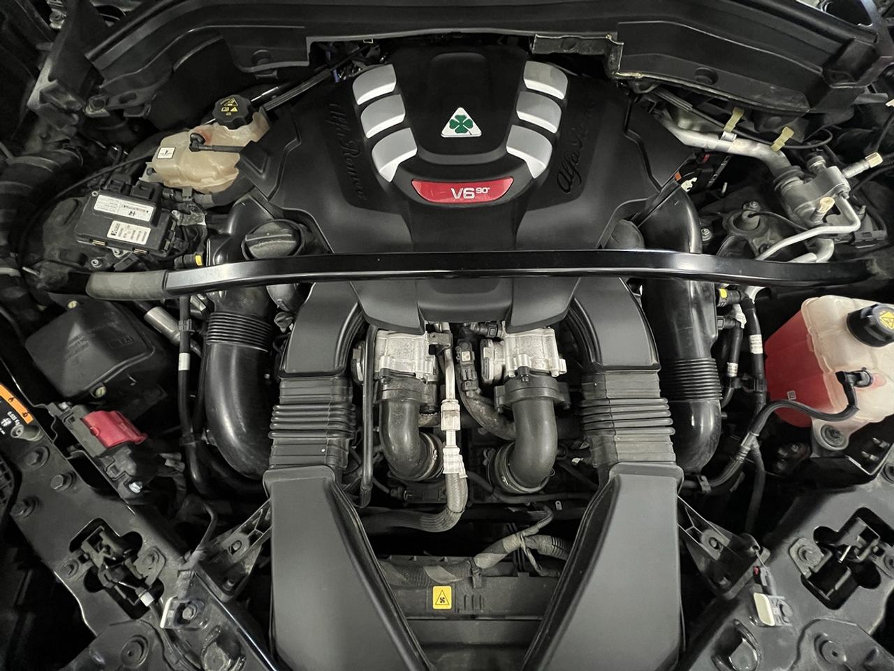 2018 Alfa Romeo Stelvio Quadrifoglio Photo