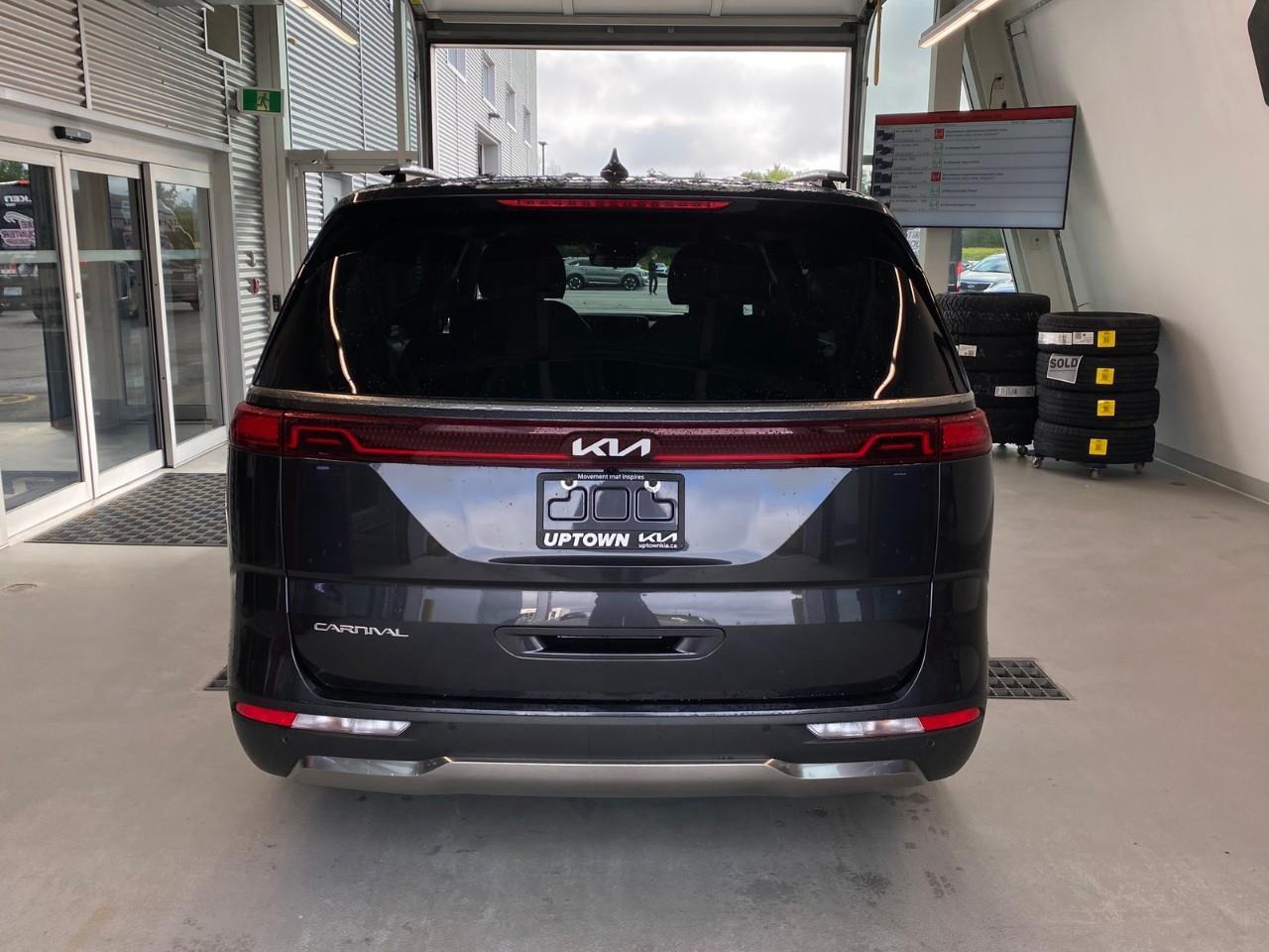 2024 Kia Carnival SX Passenger Van Photo