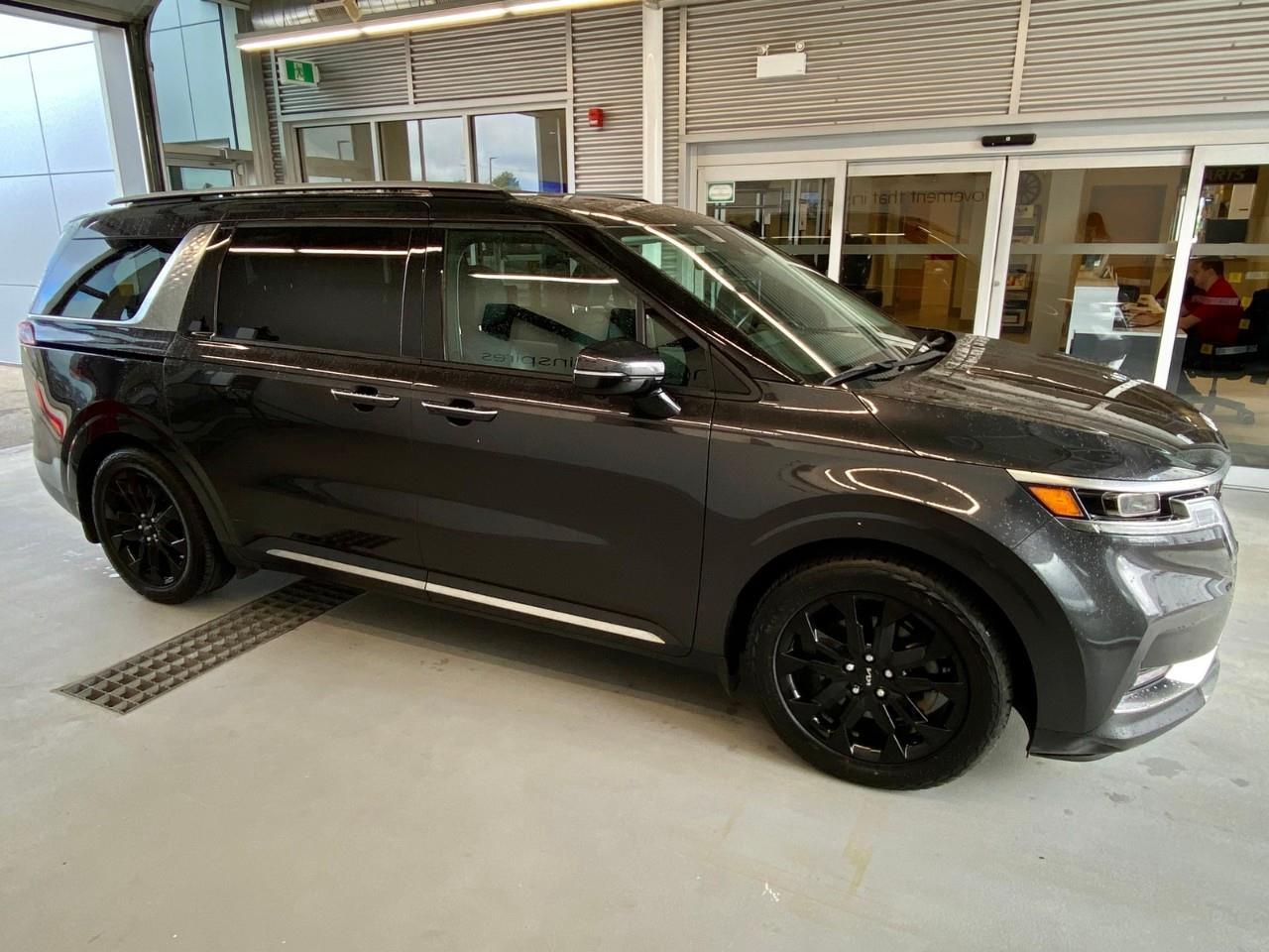2024 Kia Carnival SX Passenger Van Photo
