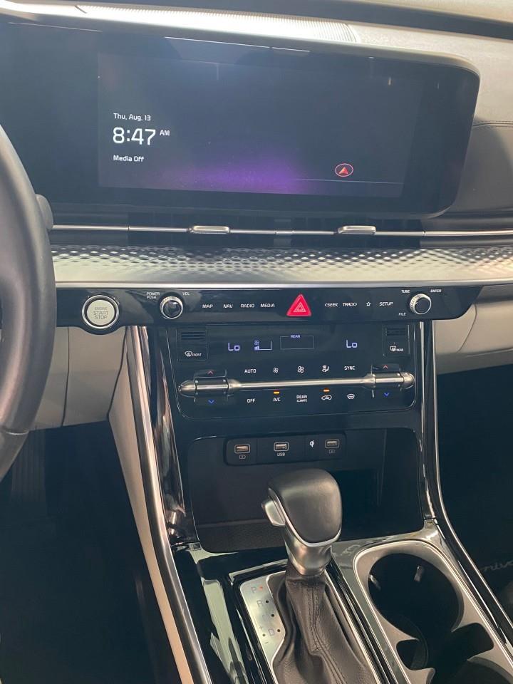 2024 Kia Carnival SX Passenger Van Photo