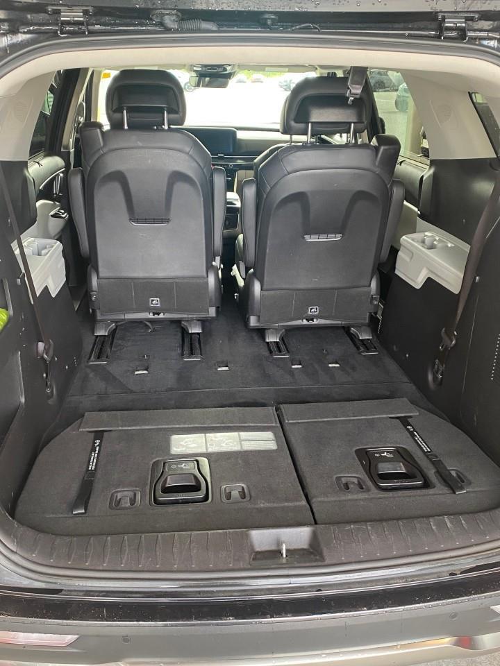 2024 Kia Carnival SX Passenger Van Photo