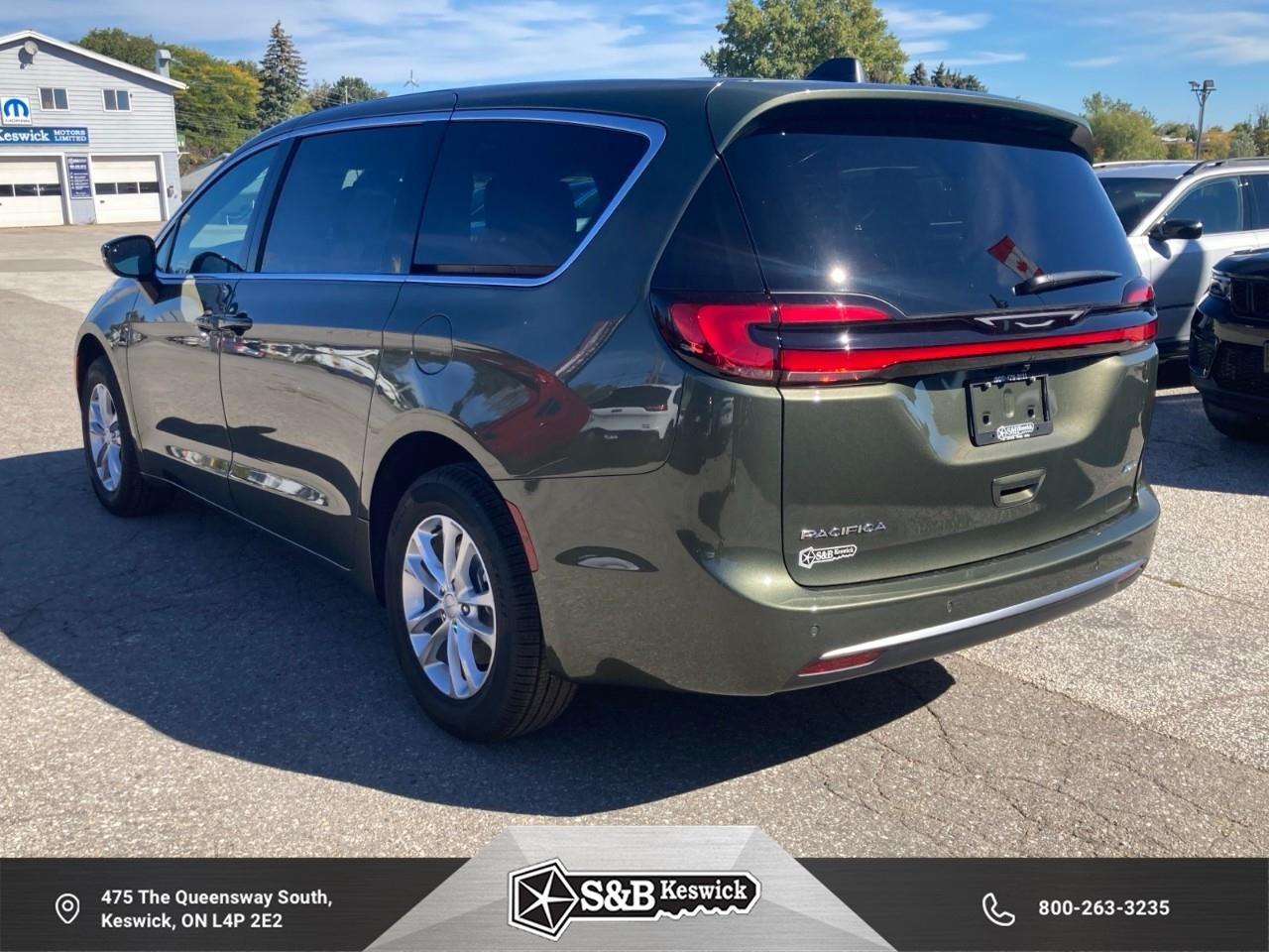 2027 Chrysler Pacifica Select All-Wheel Drive Passenger Van Photo