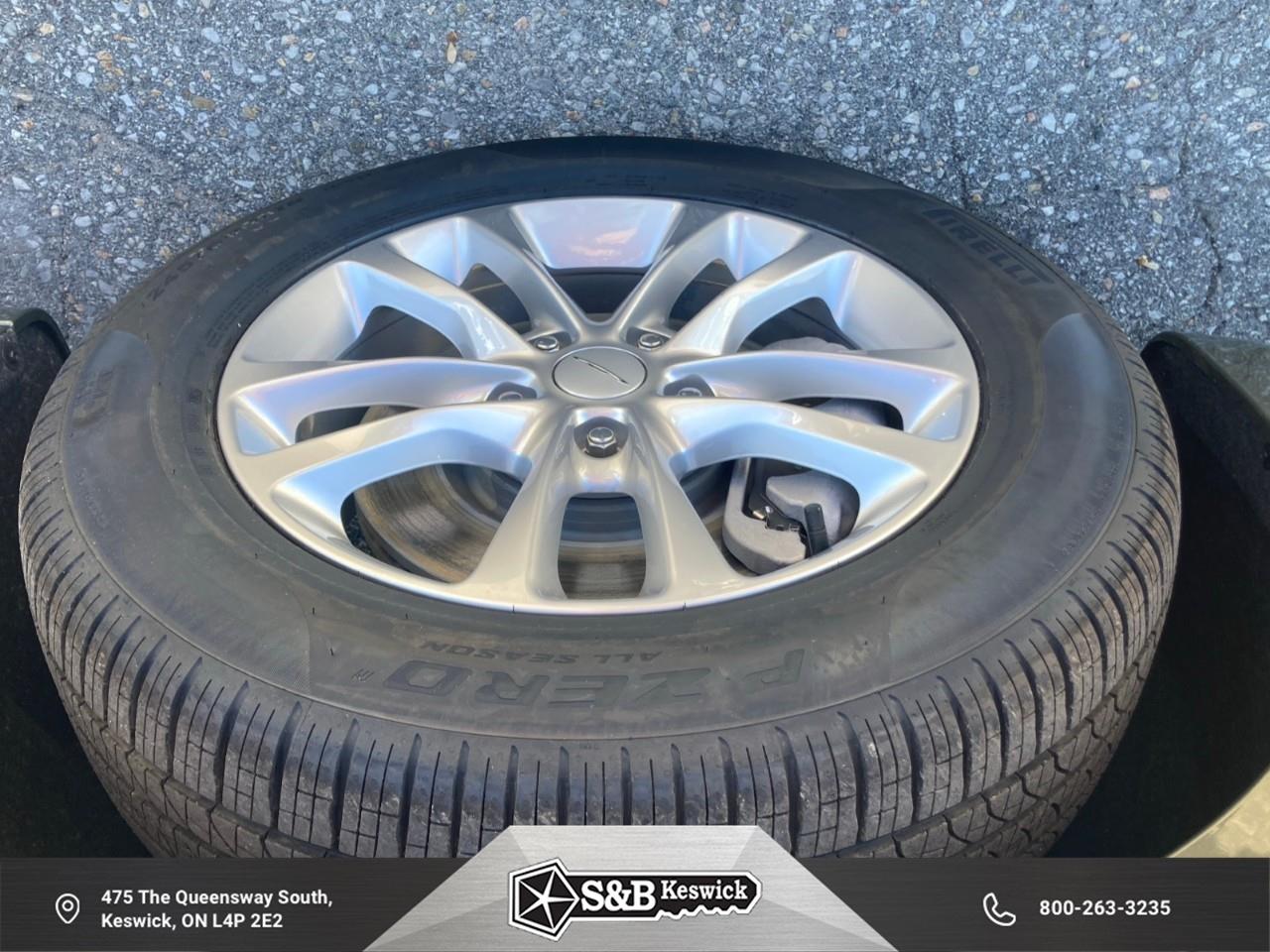 2027 Chrysler Pacifica Select All-Wheel Drive Passenger Van Photo