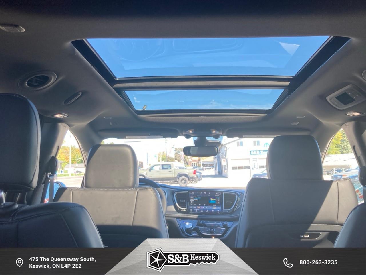 2027 Chrysler Pacifica Select All-Wheel Drive Passenger Van Photo