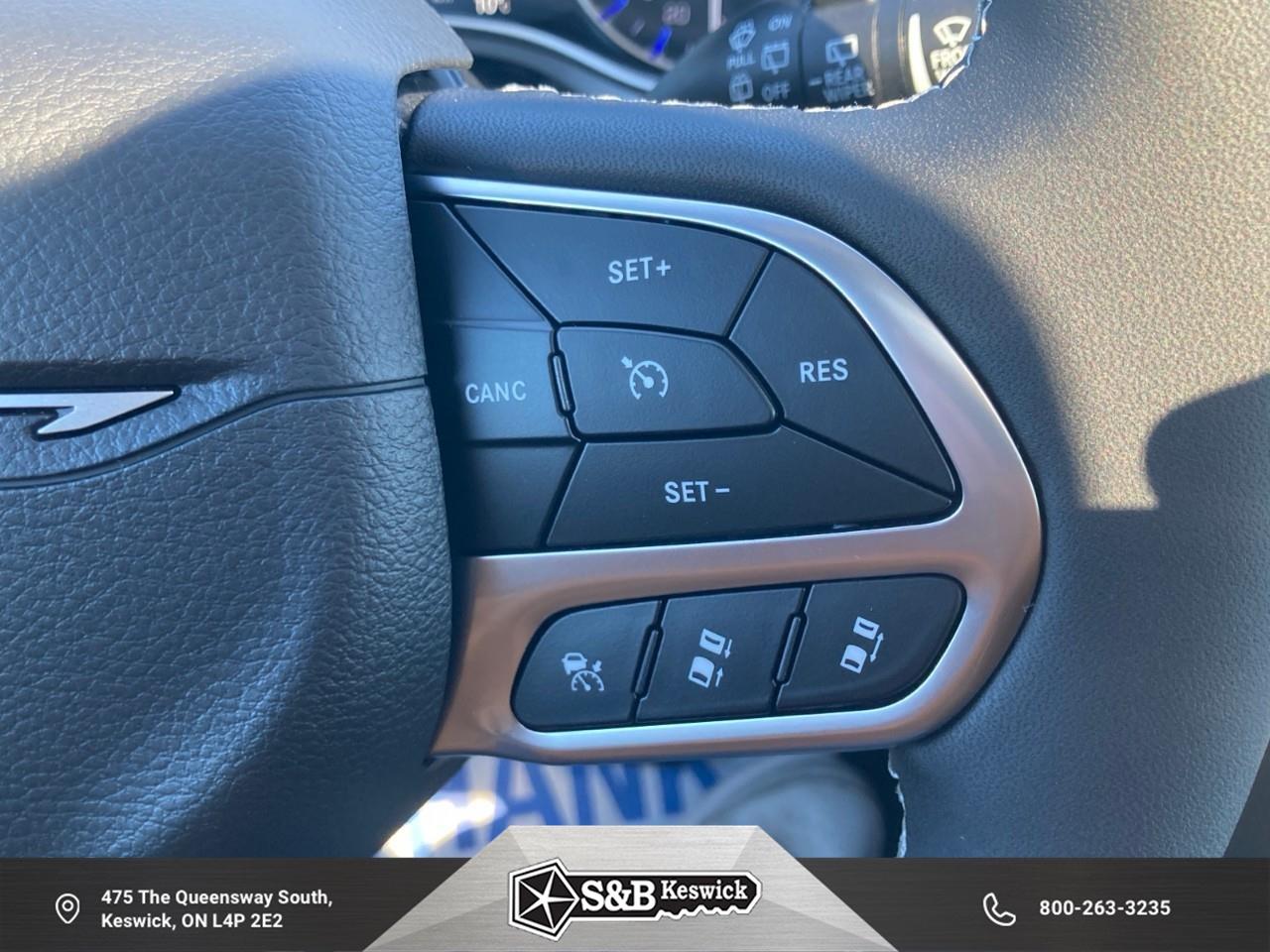 2027 Chrysler Pacifica Select All-Wheel Drive Passenger Van Photo