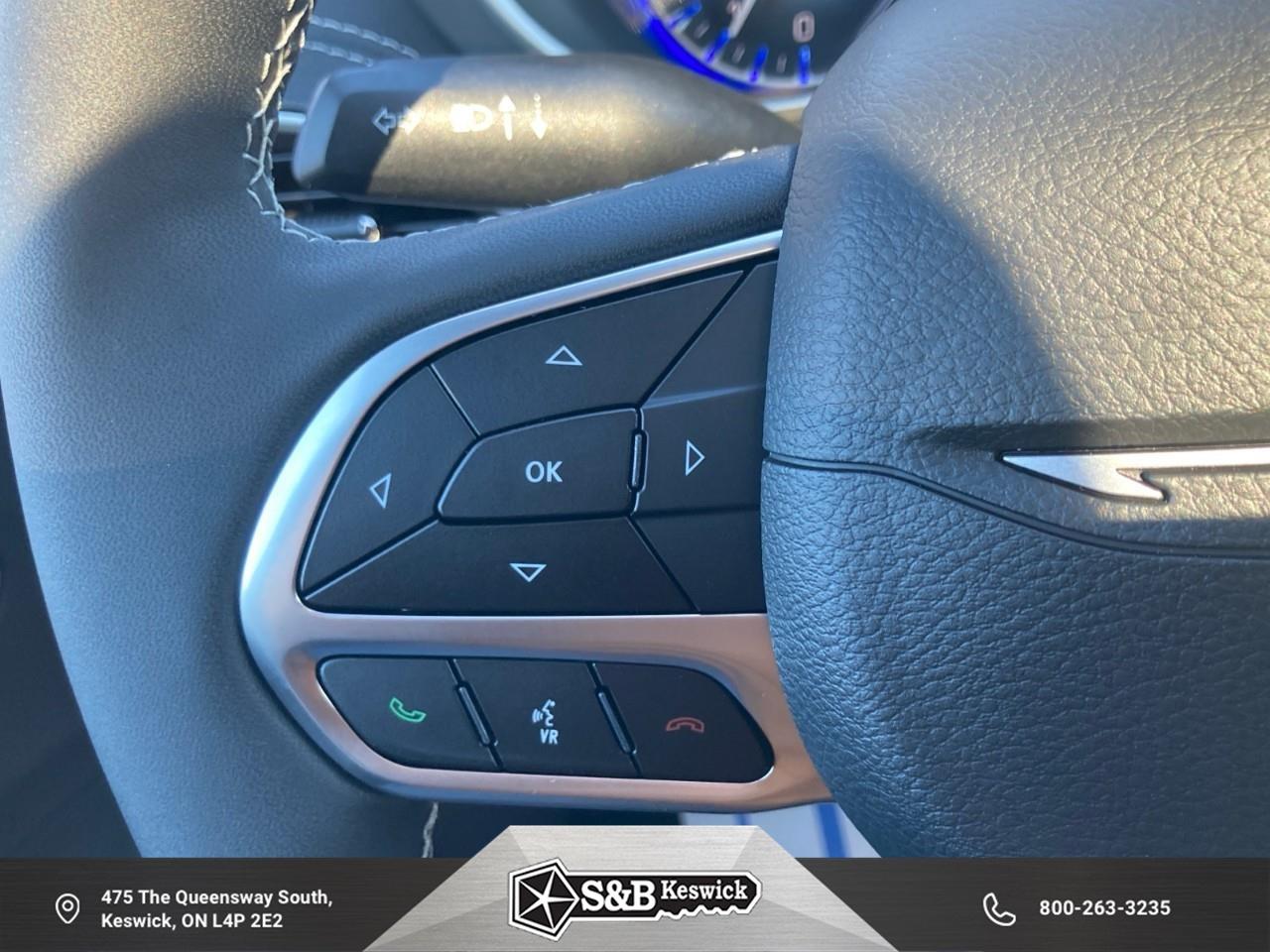 2027 Chrysler Pacifica Select All-Wheel Drive Passenger Van Photo